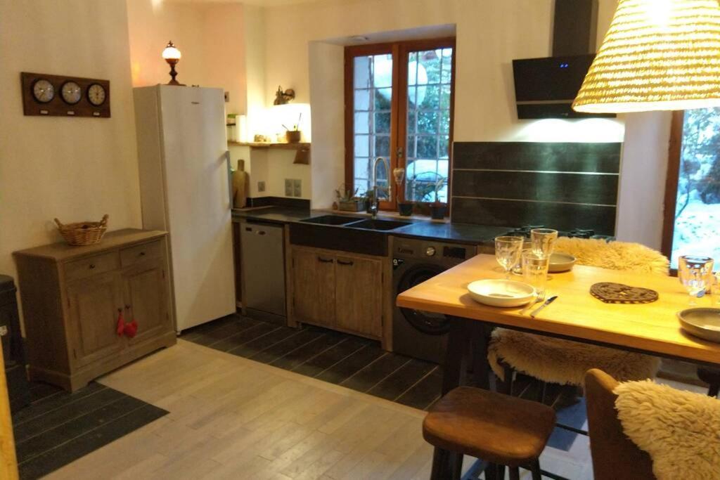 Chaleureux Petit Appartement De 4 Couchages Сент-Этьен-де-Тине Экстерьер фото